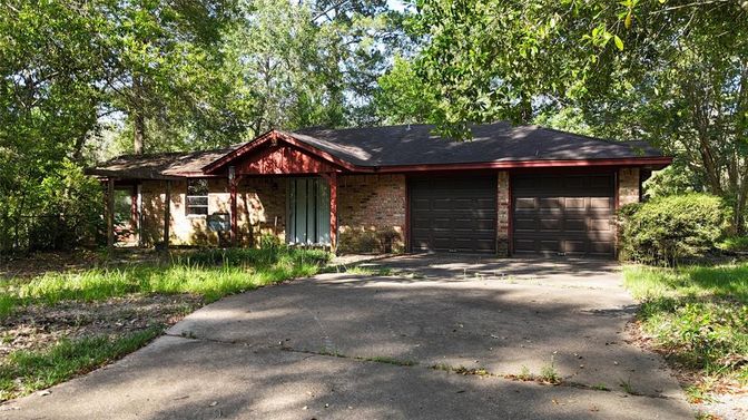 Attached, Exterior, Facade, Brick Facade, Ranch