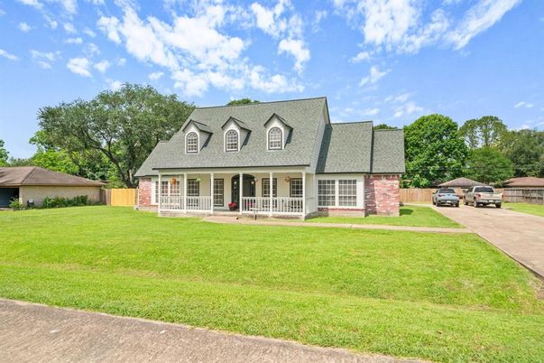 Backyard, Exterior, Facade, Cape Cod