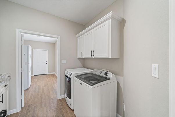 Interior, Washer, Wood Texture Flooring