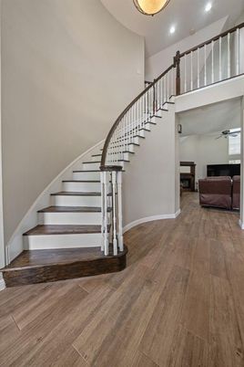 Interior, Recessed Lighting, Wood Texture Flooring