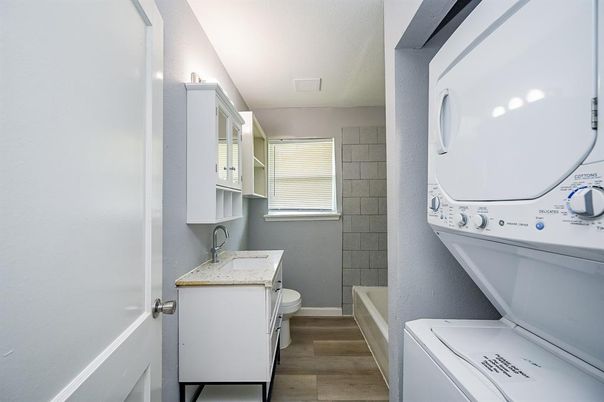 Interior, Utility Closets, Washer, Wood Texture Flooring