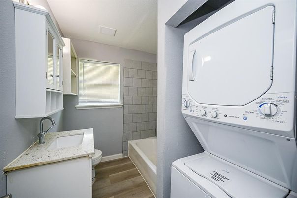 Interior, Utility Closets, Washer, Wood Texture Flooring