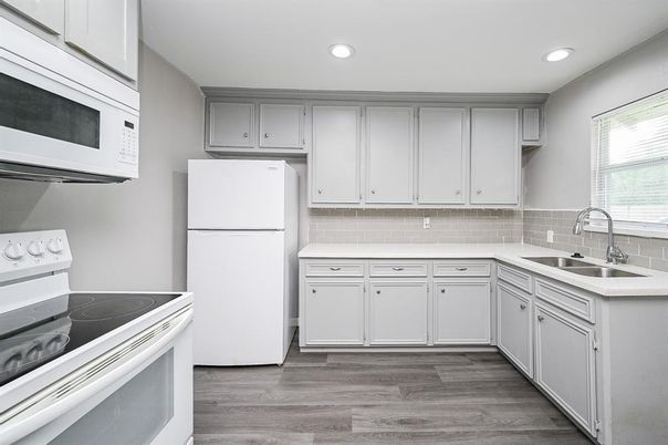 Interior, Kitchen, Recessed Lighting, Wood Texture Flooring