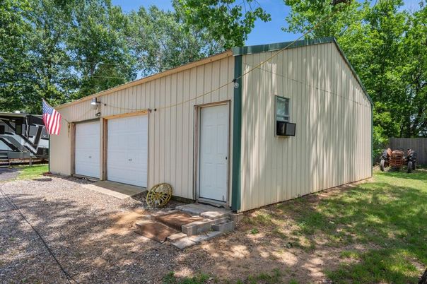 Detached Garage, Exterior