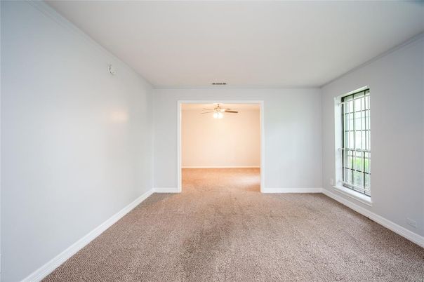 Empty room, Interior