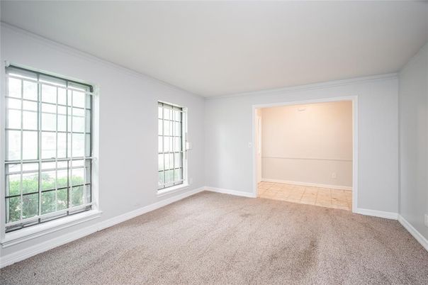 Empty room, Interior