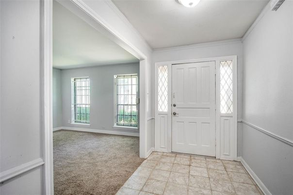 Empty room, Interior
