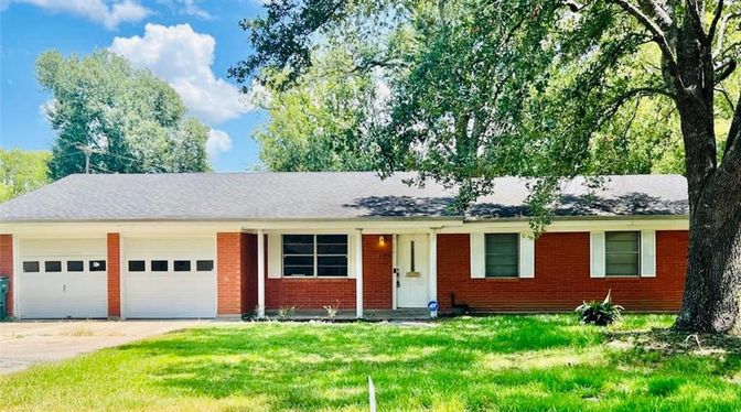 Attached, Exterior, Facade, Brick Facade, Ranch