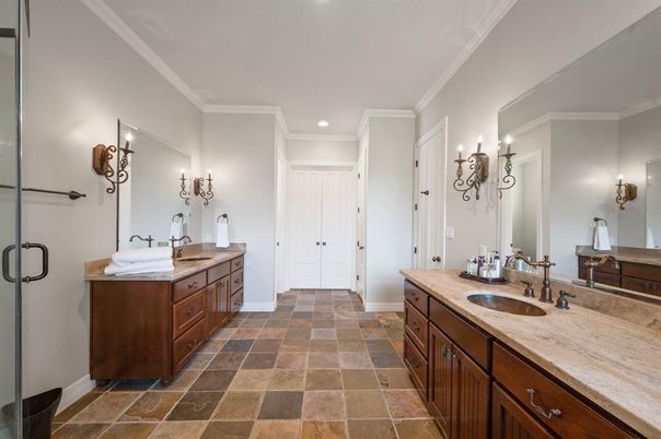 Bathroom, Dual Sink Vanities, Interior, Recessed Lighting