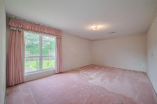 Empty room, Interior
