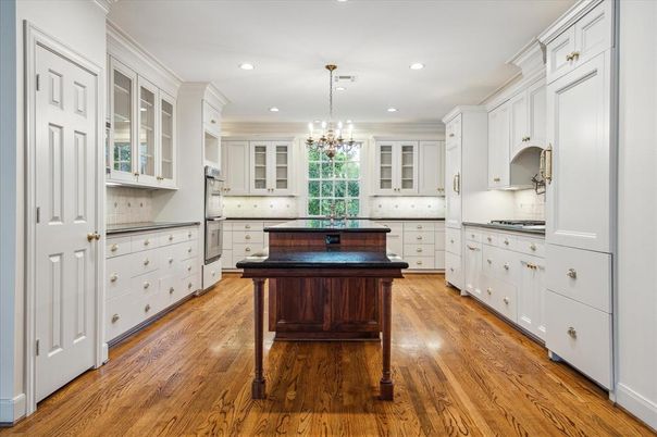 Chandelier, Interior, Kitchen, Pendant Lights, Piano, Recessed Lighting, Wood Texture Flooring