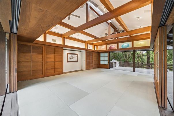 Empty room, Interior, Wooden Beams