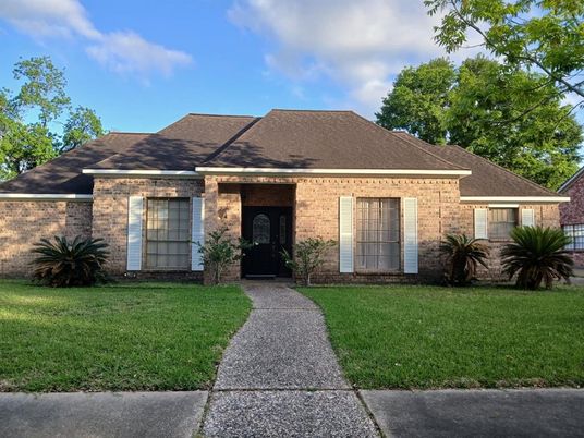 Exterior, Facade, Brick Facade, Ranch