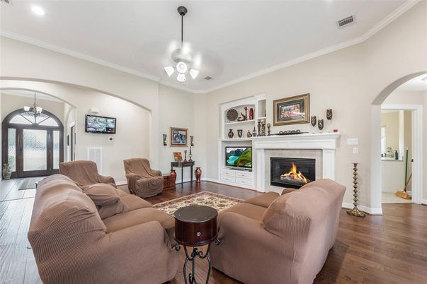 Fireplace, Interior, Living room, Pendant Lights, Recessed Lighting, Wood Texture Flooring