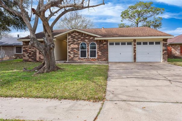 Attached, Exterior, Facade, Brick Facade, Ranch