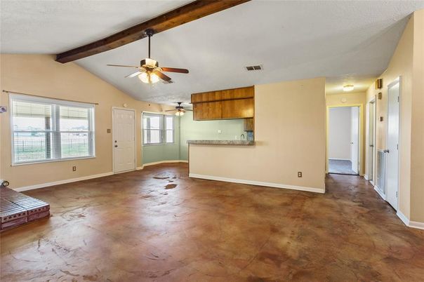 Empty room, Interior, Wooden Beams