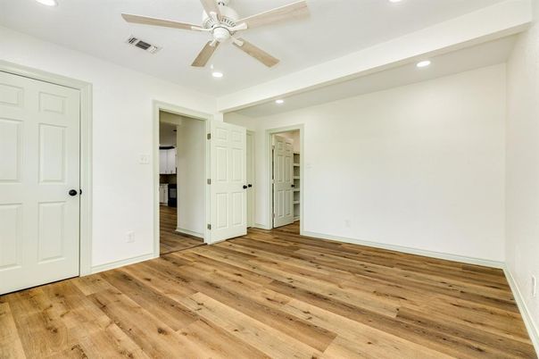 Empty room, Interior, Recessed Lighting, Wood Texture Flooring