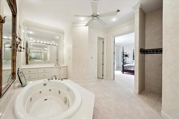 Bathroom, Dual Sink Vanities, Interior, Recessed Lighting
