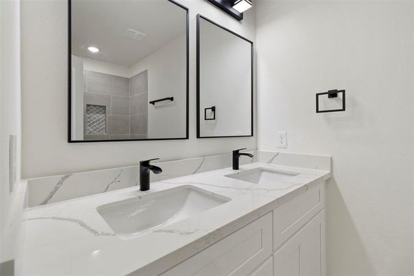Bathroom, Dual Sink Vanities, Interior, Recessed Lighting