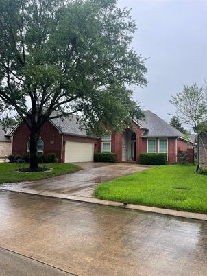 Attached, Exterior, Facade, Brick Facade, Ranch