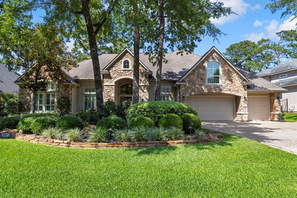 Attached, Exterior, Facade, Brick Traditional