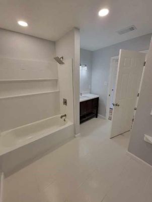 Bathroom, Interior, Recessed Lighting