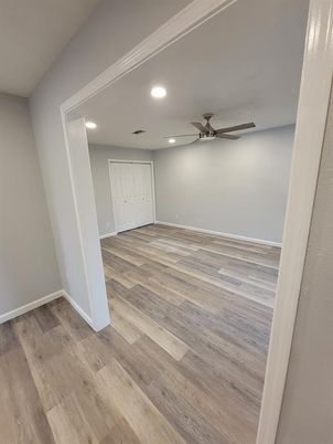 Empty room, Interior, Recessed Lighting, Wood Texture Flooring
