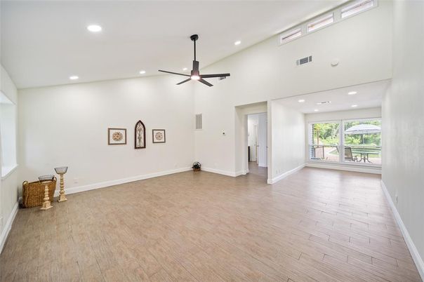 Interior, Recessed Lighting, Wood Texture Flooring