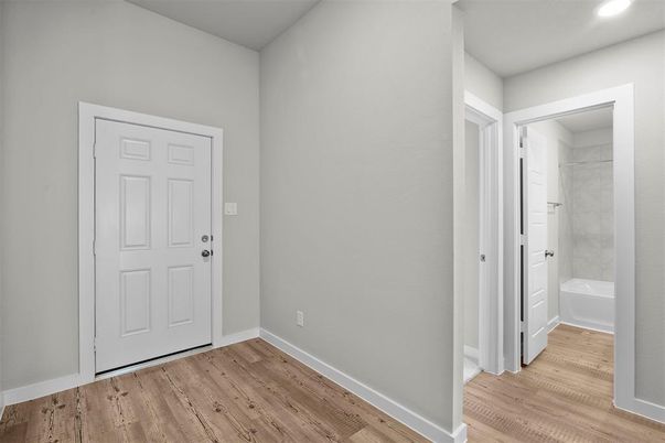 Bathroom, Interior, Recessed Lighting, Wood Texture Flooring