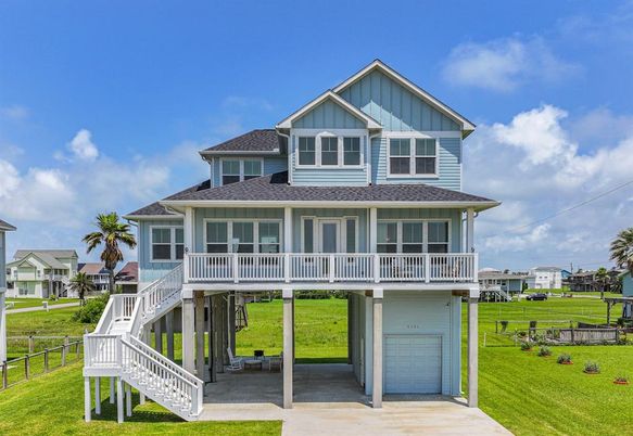 Attached, Backyard, Exterior, Facade, Queen Anne Victorian