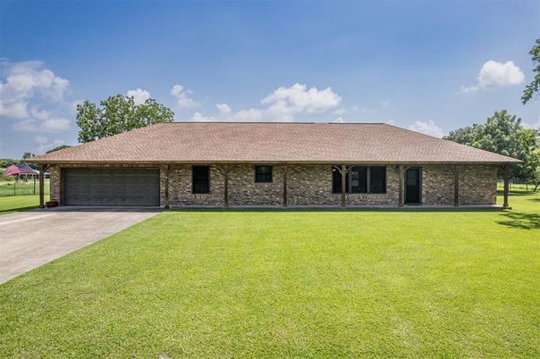 Attached, Backyard, Exterior, Facade, Brick Facade, Ranch