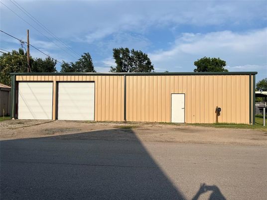 Detached Garage, Exterior