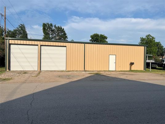 Detached Garage, Exterior