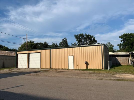 Detached Garage, Exterior