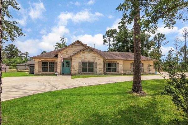 Backyard, Exterior, Facade, Ranch