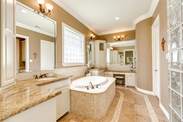 Bathroom, Dual Sink Vanities, Interior, Recessed Lighting