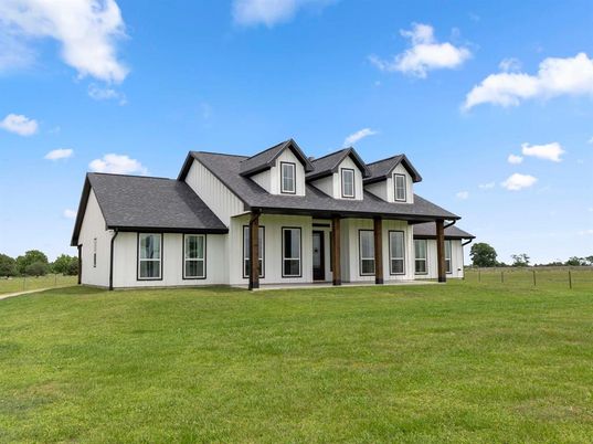 Backyard, Exterior, Facade, Farmhouse