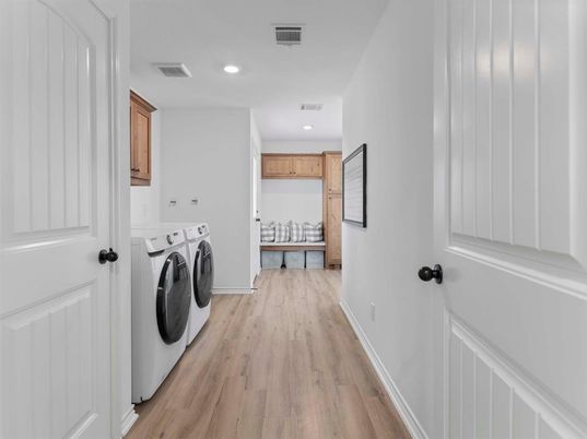 Interior, Recessed Lighting, Washer, Wood Texture Flooring
