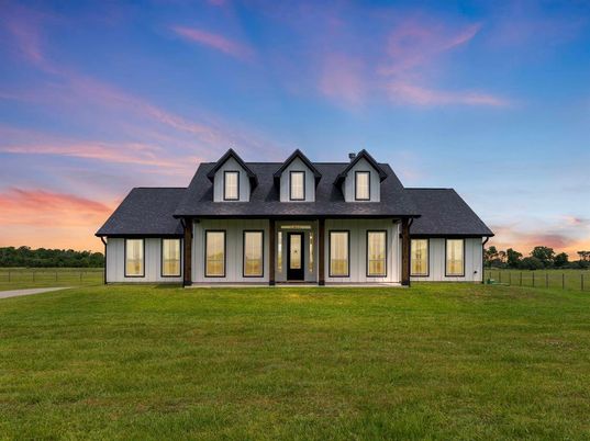 Backyard, Exterior, Facade, Farmhouse