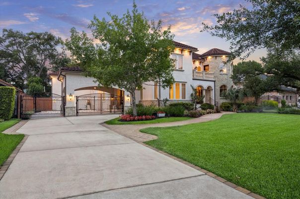 Attached, Backyard, Exterior, Facade, French Provincial