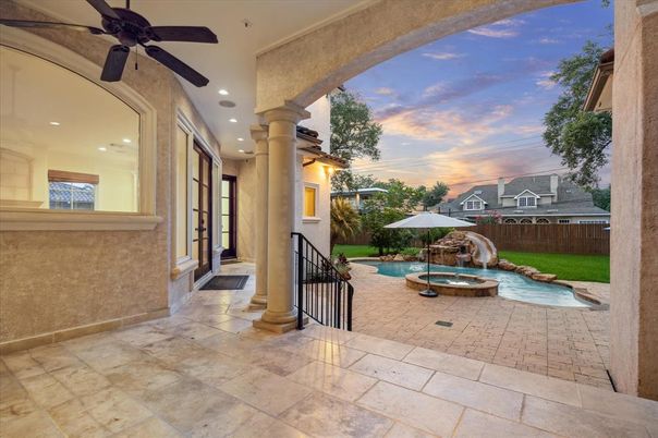 Exterior, Pool