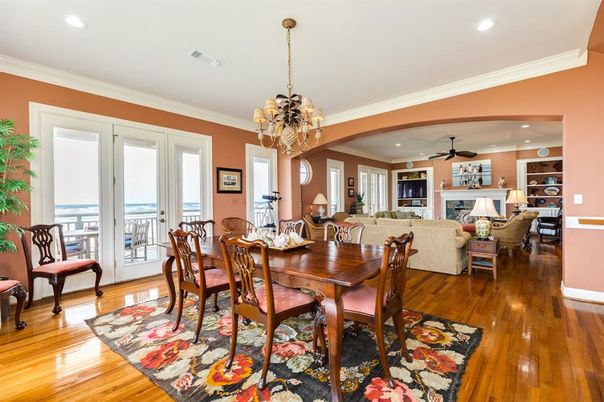 Chandelier, Dining room, Interior, Living room, Recessed Lighting, Water, Wood Texture Flooring