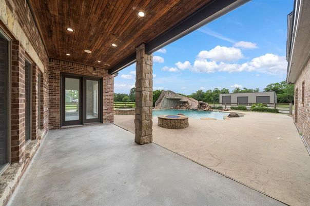 Exterior, Pool