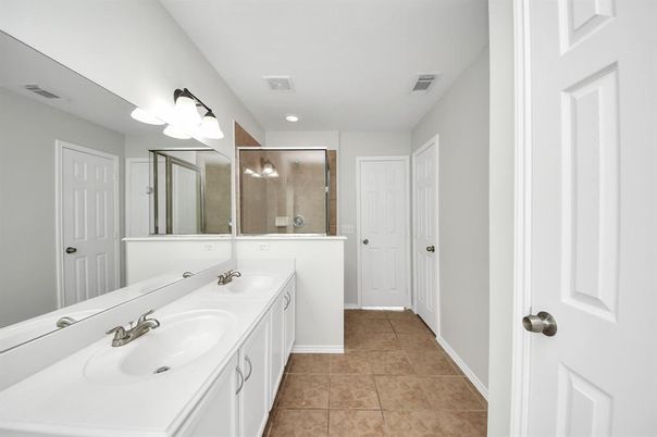 Bathroom, Dual Sink Vanities, Interior, Recessed Lighting