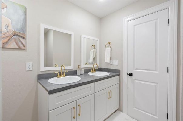 Bathroom, Dual Sink Vanities, Interior