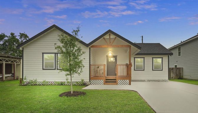 Backyard, Exterior, Facade, Farmhouse