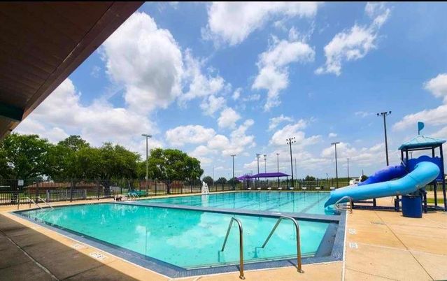 Exterior, Playground, Pool