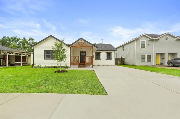 Backyard, Exterior, Facade, Farmhouse
