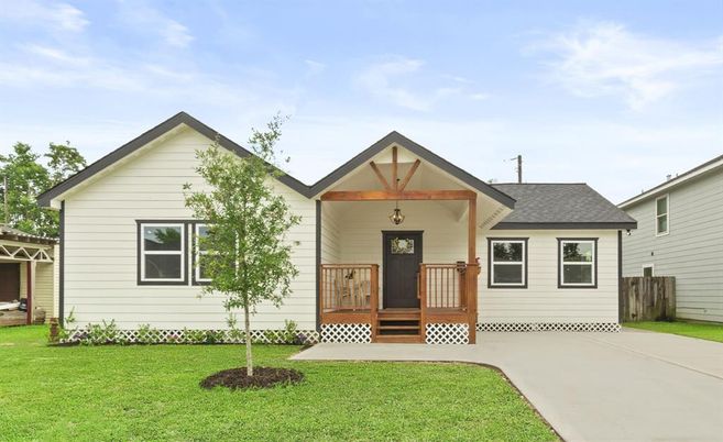Exterior, Facade, Farmhouse