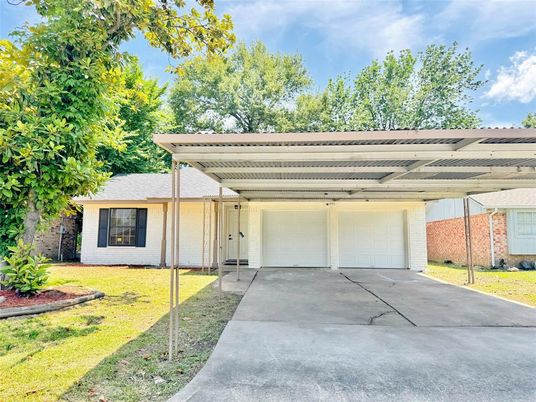 Attached, Exterior, Facade, Ranch